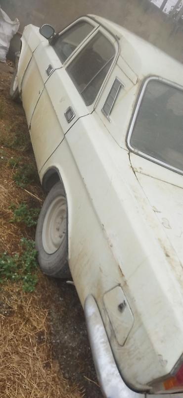 top az masin: Model: QAZ-24 Volqa sedan (ağ rəng) Kuzov: 4 qapılı, klassik xrom — 1