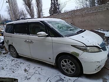 левый: Honda Elysion: 2004 г., 2.4 л, Автомат, Бензин, Минивэн — 4