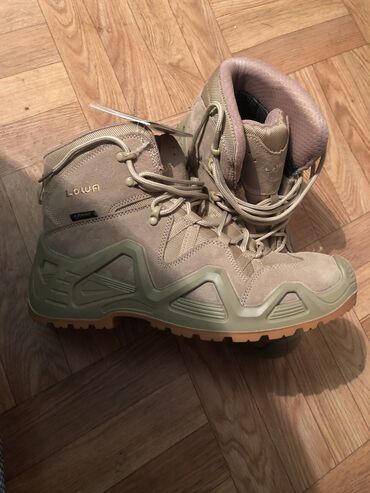 обувь мужская зима: Ботинки LOWA (берцы) 45 pазмер 
3000сом