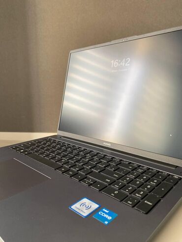 notebook satilir tecili: Intel Core i5, 8 GB, 16 "
