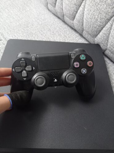 Ofis və oyun kresloları: Salam PS 4 satlir arginal 1 pult qiymet 400 m nomre 077-301-52-42