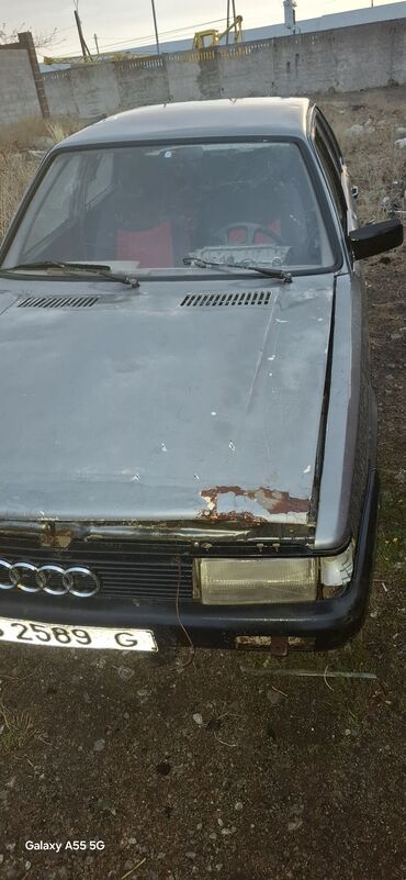 Audi: Audi 80: 1980 г., Седан