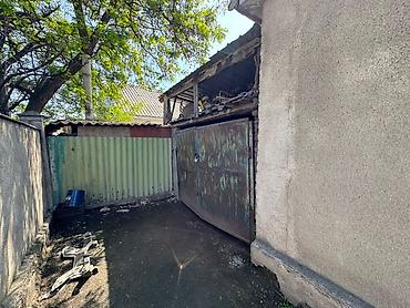 Продажа коттеджей и домов: 🏡 Продается участок с домом в перспективном районе Бишкека! 📍 ж/м — 9