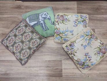 отдам даром кресло: Подушки 45*45см со съемными гобеленовыми наволочками на замках Все