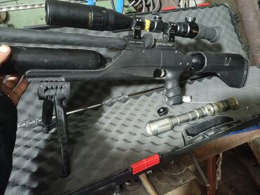 Скутеры: Мопед красного цвета с черными и серыми акцентами. Оснащен передней — 29