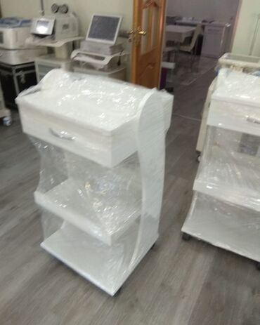 Rəflər, etajerkalar: Daşıyıcı Etejerka Kosmetoloji tibbi ləvazimatları yerləşdirmək üçün — 3