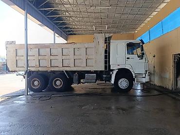 авто кран: Самосвал HOWO Sinotruk 6x4 - Колесная формула: 6x4 - Кабина — 3