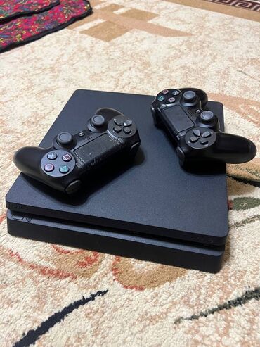 компьютеры для игры: Игровая консоль Sony PlayStation 4 Slim черного цвета, модель
