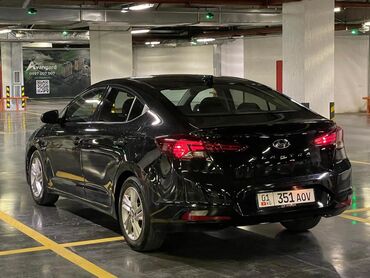 срочно продаю в связи с переездом: Hyundai Elantra: 2018 г., 2 л, Автоматические, Бензин, Седан