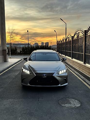 Lexus: Lexus ES: 2019 г., 2.5 л, Вариатор, Гибрид, Седан — 2
