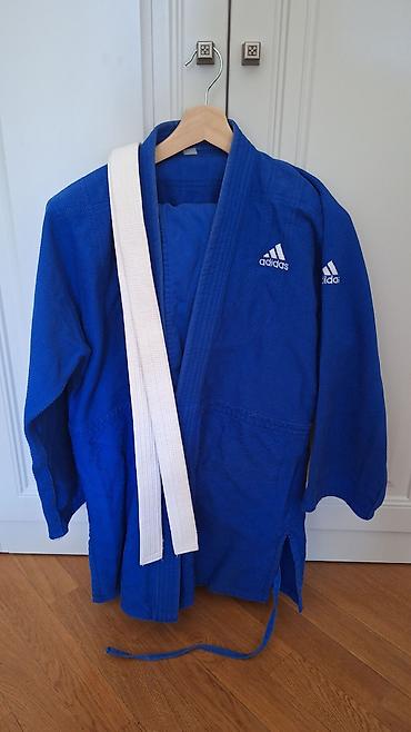 Кимоно (ги) для дзюдо Adidas, синего цвета, с белым поясом в