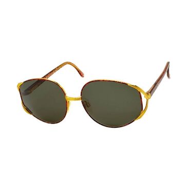 Солнцезащитные очки: Бренд Hilton славится своими стильными и качественными аксессуарами, в — 8