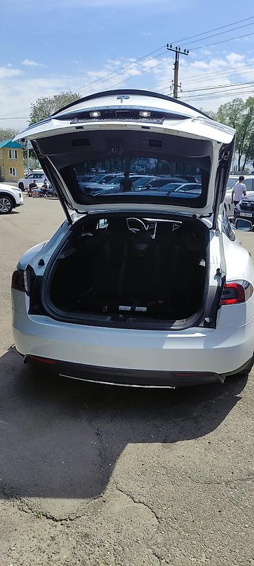 порте: Tesla Model S: 2014 г., Электромобиль, Седан — 7