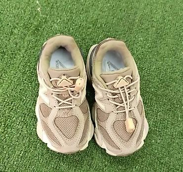 canali majice: Patike New Balance u bež/peščanoj nijansi, lifestyle/model „dad shoe“ — 1