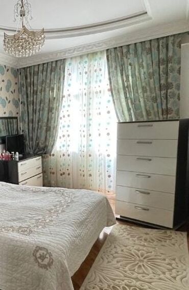 1 комнатные квартиры в баку новостройка: Təsvir: Geniş və işıqlı mənzil interyeri - Zal: Zərif tavan bəzəkləri