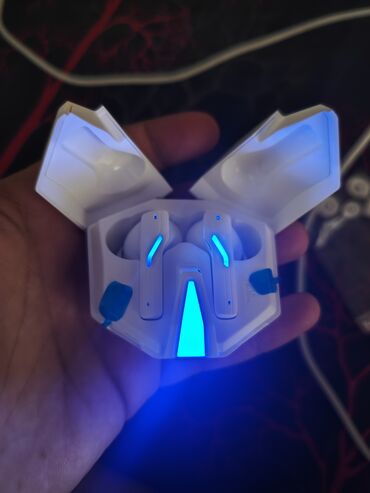Mikrofonlar: Yeni Simsiz (Bluetooth) Qulaqcıqlar, rəng - Ağ