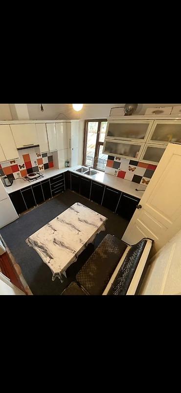 Үйлөрдү ижарага берүү: 60 м², 3 бөлмө, Ак-Ордо 1 ж/м, Чогуу жашоосу жок — 3