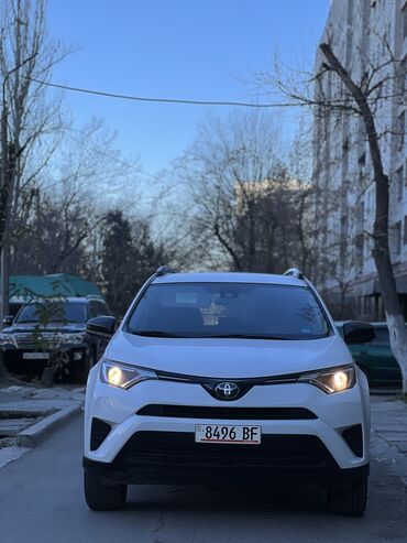 Toyota: Toyota RAV4: 2018 г., 2.5 л, Автомат, Бензин, Кроссовер