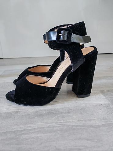 Basanoşka və səndəllər: Qadın yüksək dabanlı sandal - Rəng: qara - Material: məxmər — 1