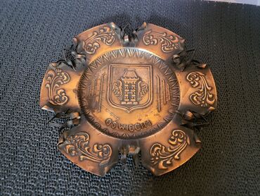 Ostali kućni dekor: Bakarni stari tanjir za zid. bez ostecenja. Precnik. 14,5cm. Grad — 6
