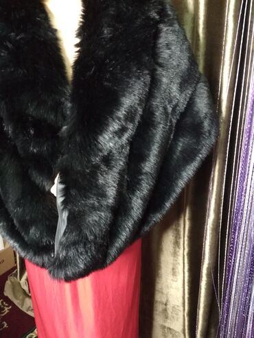 Утепленные жилеты: Накидки из искусственного меха — 14