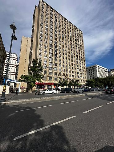 terea satisi: 4 otaqlı, Yeni tikili, 146 kv. m — 1