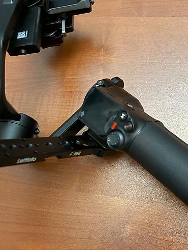 Фотоаппараты: Sony A7 iii body qutusu var 50mm prime lens qutusu var DJI Ronin RS3 — 2