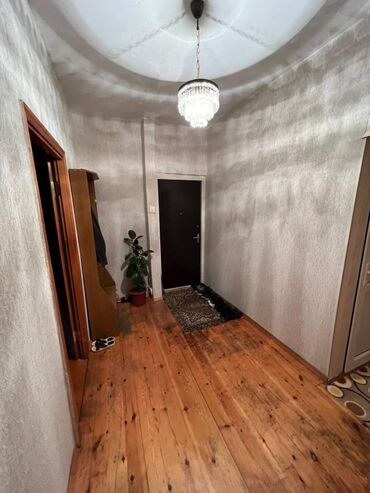 Köhnə tikili: Hovsanda 9/9 3 otaqli bina evi satilir qiymet 110000 — 9