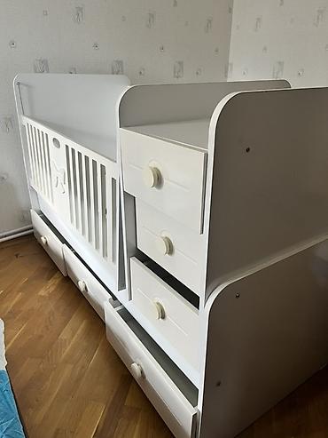 Beşiklər: Oğlan və qız üçün, İşlənmiş, Dördbucaq, Beşik, Dəstsiz, Matrassız, Yellənmə mexanizmi ilə — 2