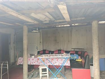 Продажа коттеджей и домов: Продается частный дом с двором и въездом для авто. - Участок огражден — 11