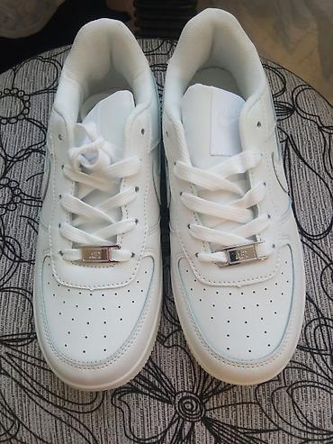 aro obuca: Nove Nike patike vel.35, unutrasnje gaziste 22,5cm.Cena 3000 dinara — 2