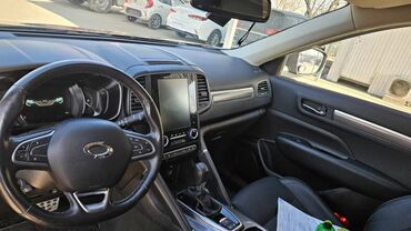 Другие детали салона: Кроссовер с просторным салоном и современным оснащением. Особенности — 3