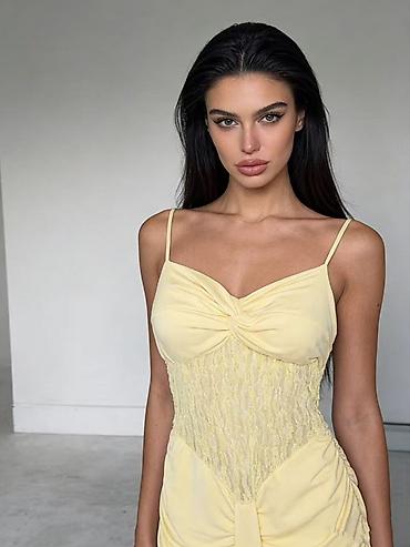 Haljine: 🔥Elegantna maxi haljina sa čipkastim korzetom i naborima
✅2700 din — 3