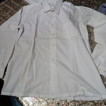 Köynəklər: Tam teze o vaxti xaricden alinmiş qedimi saruçkalar satilir. O — 8