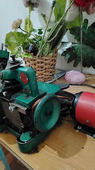 dikis masini: Sənaye tipli overlok tikiş maşını Böyük motor Tam işlek - — 2