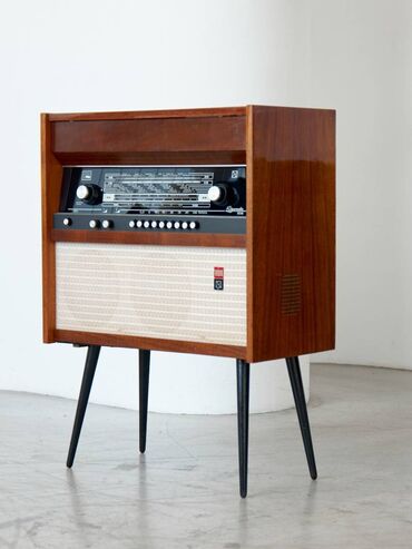 Qrammofon və patefonlar: Radio usta xidməti. Sifarişlə Riqonda 102 patefonu, Ural radiosu — 2