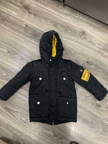 broj crna jaknica sa sljokice: Odlična original DIESEL jaknica za dečake veličine 4