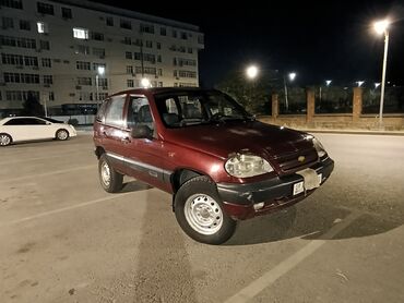 самая дорогая машина в кыргызстане: Chevrolet Niva: 2004 г., 1.7 л, Механика, Бензин, Жол тандабас