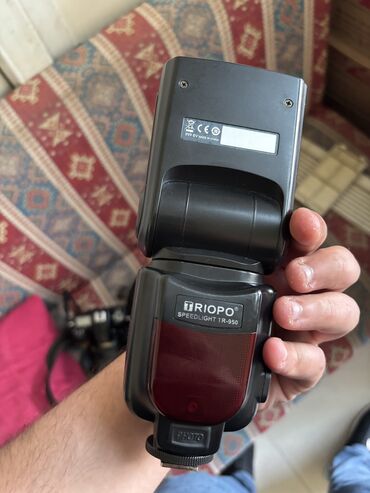 foto studiya: Salam Nikon D 7000 satilir pərdəsində problem var 150 manatdir xərci