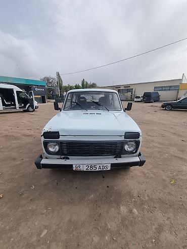 жип унаа: ВАЗ (ЛАДА) 4x4 Niva: 1999 г., 1.7 л, Кол менен иштөөчү, Бензин, Универсал — 2