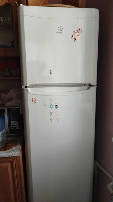 Divanlar: İşlənmiş 2 qapılı Indesit Soyuducu Satılır, rəng - Ağ