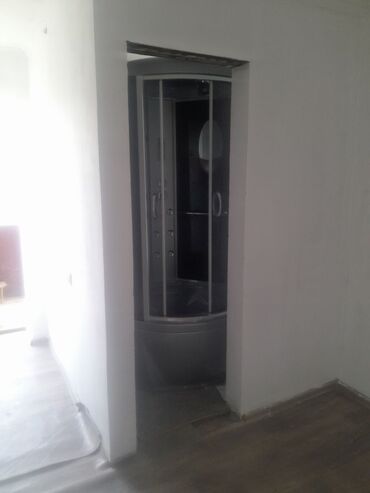 срочно продаю дом село садовое: 30 кв. м, 1 бөлмө, Унаа токтотуучу жай, Забор, тосулган