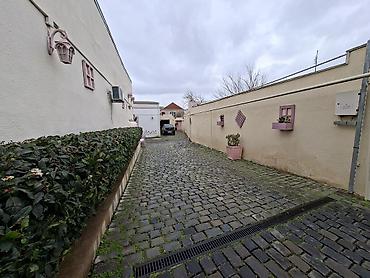 Uzunmüddətli kirayə evlər: Balaxani sakit və tarixi küçəsi, darvazalı keçid vasitəsilə həyətə — 2