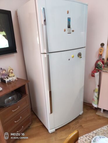Masalar: 2 qapılı Bosch Soyuducu Satılır, rəng - Ağ