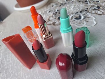 Šminka: Set ruževa za usne – raznovrsni tonovi i finiši - Više različitih — 1