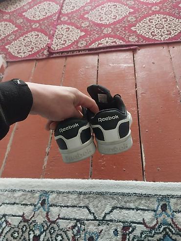 кызыл кия кыз: Эркектердин кроссовкасы, 34, Reebok, Колдонулган, түсү - Кара, Өзү алып кетүү — 5