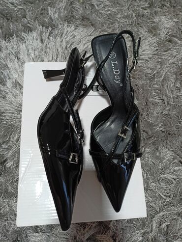 nine west gleznjace: Sandals, 38