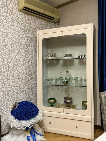 Qonaq otağı dəstləri: Qonaq otağı üçün mebel dəsti Tərkibi: - Geniş güzgülü bufet: 4 — 9