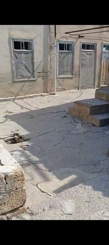 Həyət evləri və villaların satışı: Yeni suraxani Araz market 101 nomreli mektebin yaxinligi. 4 sot — 7