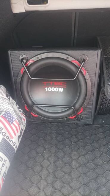 авто магнитофон: Автомобильный сабвуфер TTEC с мощностью 1000 Вт, выполненный в черном